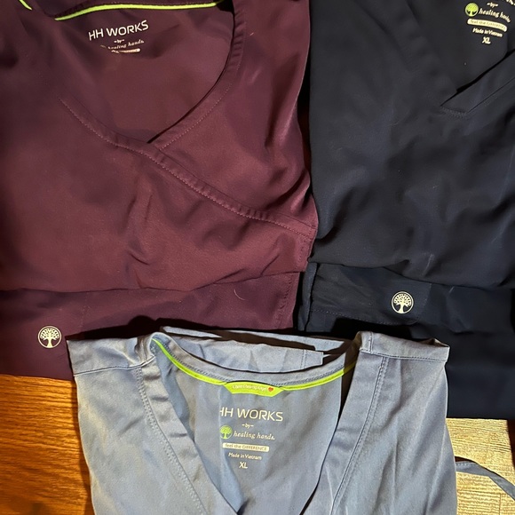 Bundle of scrubs. Like new, healing hands brand. - Picture 6 of 6